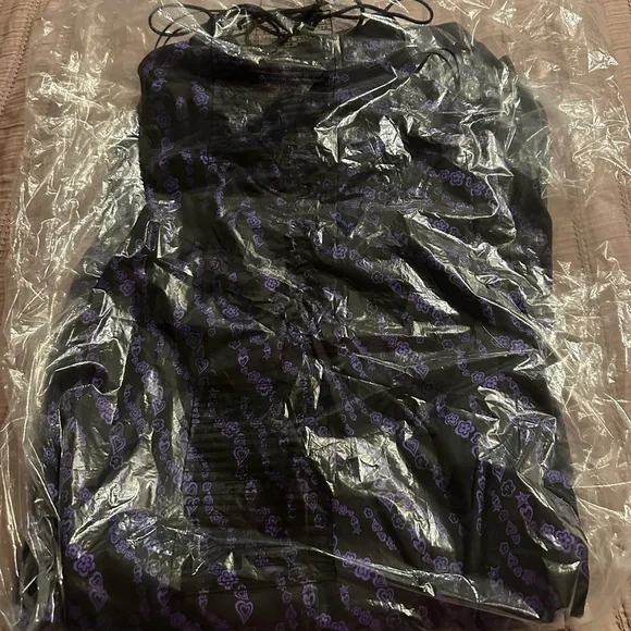 SANDRO
Thais Ruched Crossback
A-Line Midi Dress in Black/Purple - Picture 17 of 17